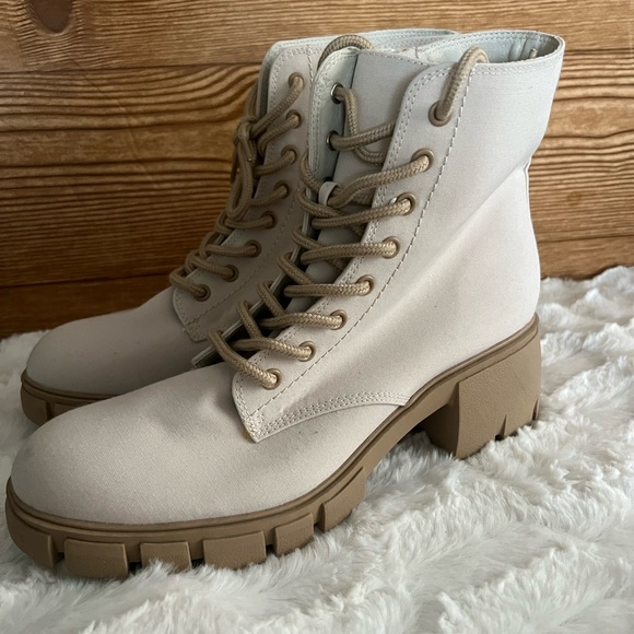 Universal Thread Cream Tan Combat Boots with Chunky Soles - Picture 1 of 8